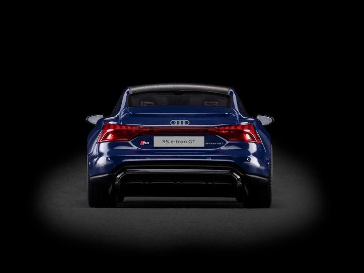 Actual product image Revell Audi e-tron GT easy-click system