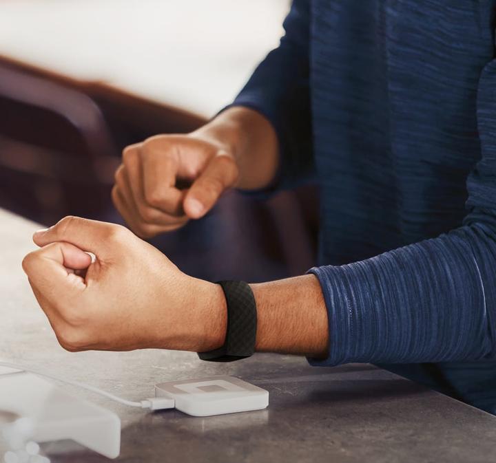 Actual product image Fitbit Charge 4 (28.80 mm)