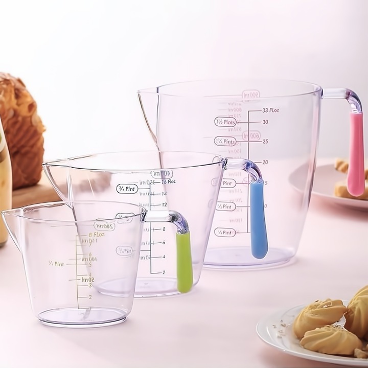 Actual product image Intirilife Pack of 3 measuring cups (900 ml)