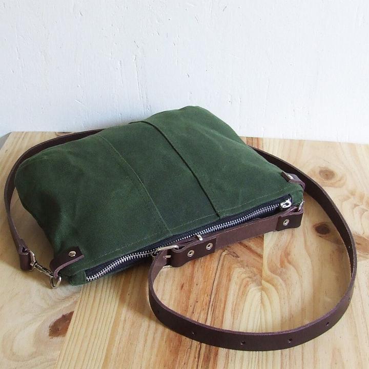 Immagine prodotto Only-Bags.Store Piccola borsa a tracolla in tela cerata verde con zip e tracolla in pelle