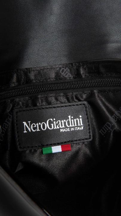 Actual product image Nero Giardini T. Vernice