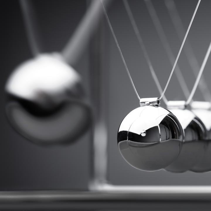 Actual product image Relaxdays Newton's Cradle Pendulum (13.5 x 11.5 x 13.5 cm)