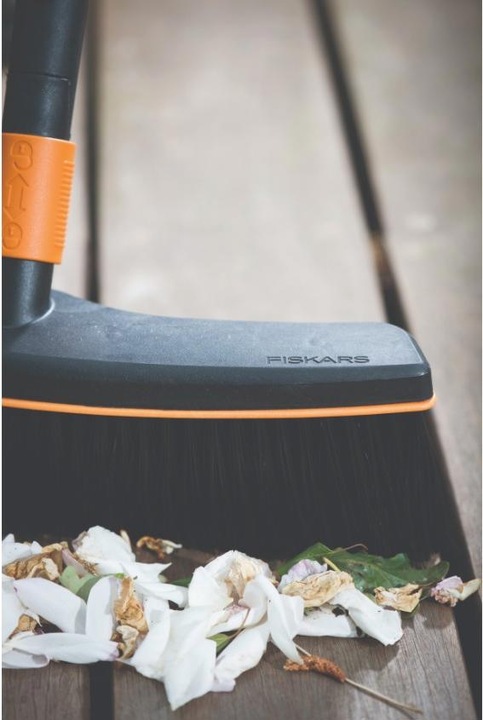 Produktbild Fiskars Strassenbesen (1 Stk.)