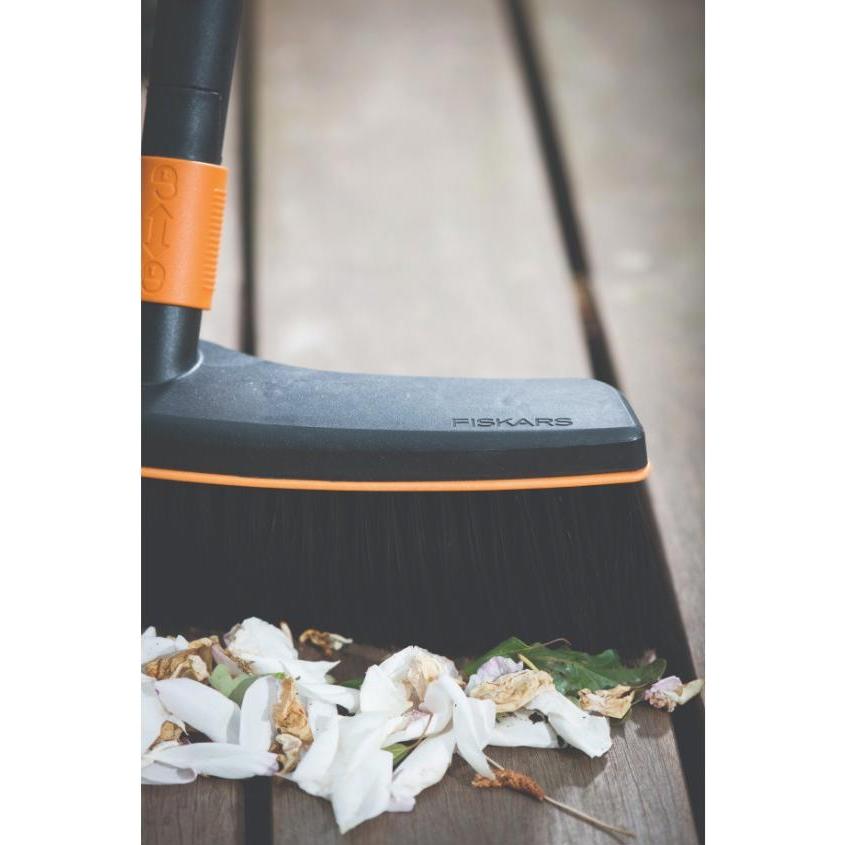 Thumbnail - Fiskars Strassenbesen, Reinigungsutensil, Schwarz, Orange