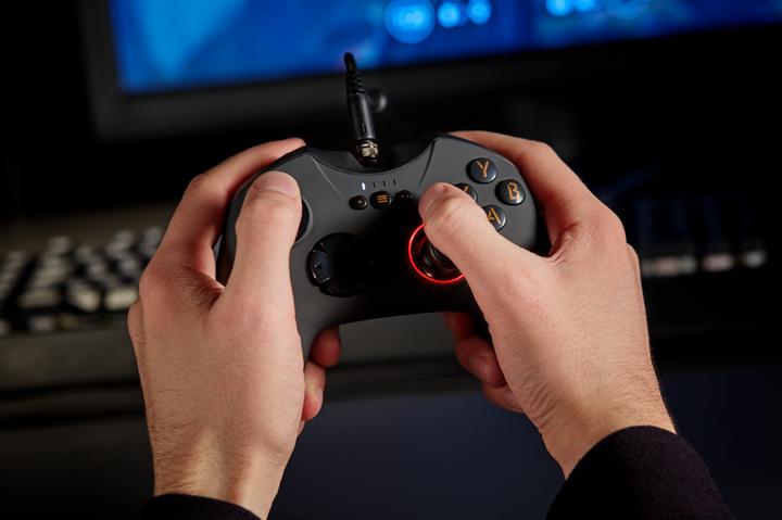 Actual product image Game Nacon GC-400ES Pro Gaming Controller (PC)