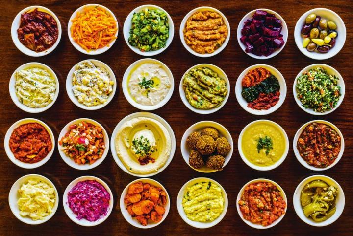 Immagine prodotto Auf den Spuren des Hummus (Tedesco, Ariel Rosenthal, Dan Alexander, Orly Peli Bronshtein, 2023)