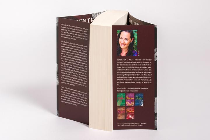 Actual product image Fire in the Flesh – Eine Liebe im Schatten (German, Jennifer L. Armentrout, Sonja Rebernik-Heidegger, 2024)