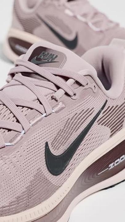 Produktbild Nike Vomero 18 (41)