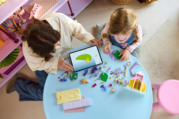 Actual product image LEGO Sugar icing mountains and kitten garden (11205, LEGO Gabby's Dollhouse)