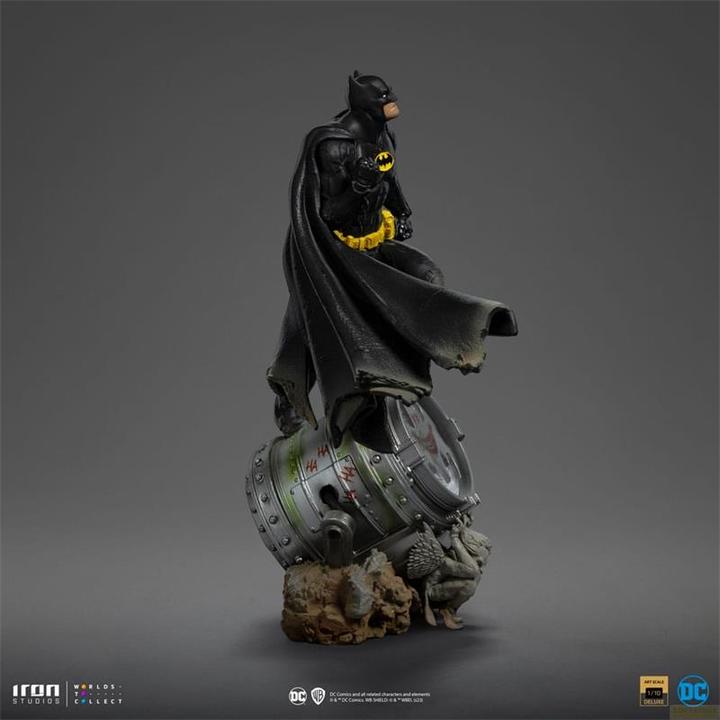 Actual product image Iron Studios DC Comics BDS Art Scale Statue 1/10 Batman Deluxe (Black Version Exclusive) heo EU Exclusive 30 cm