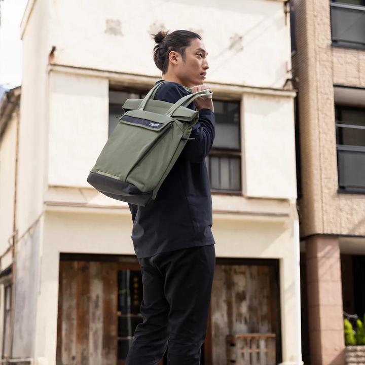 Actual product image Thule Paramount Tote 22L - Soft Green (15.75")
