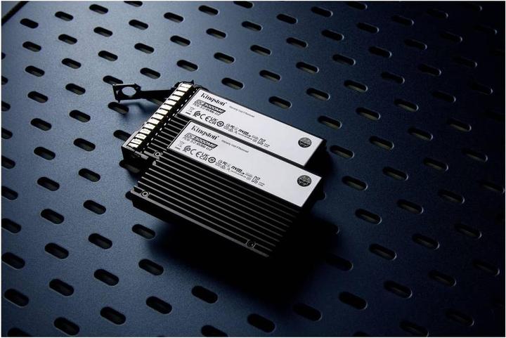 Immagine prodotto Kingston DC3000ME (15360 GB, 2.5")