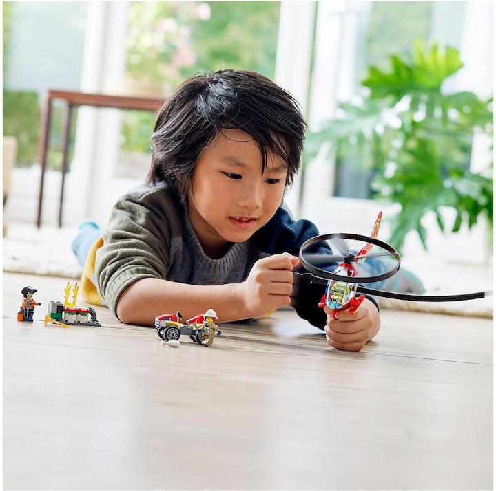Actual product image LEGO Operation with the fire brigade helicopter (60248, LEGO City)