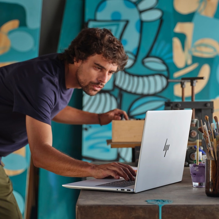 Produktbild HP ENVY 17-da0177ng 17,3" FHD IPS Touch, Intel Core Ultra 7 155H, 32GB RAM, 1TB SSD, Windows 11 Pro (17.30", Intel Core Ultra 7 155H, 32 GB, 1000 GB, DE)