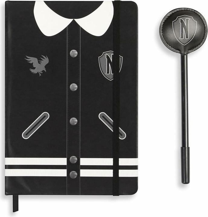 Image du produit Karactermania MERCREDI - Varsity - Gift Box - Notebook A5 + Stylo (A5, Couverture rigide)