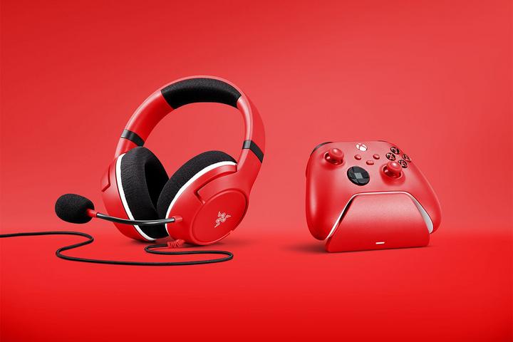 Produktbild Razer Essential Duo Bundle Kaira X für Xbox Charging Stand für Xbox Controller red (Kabelgebunden)