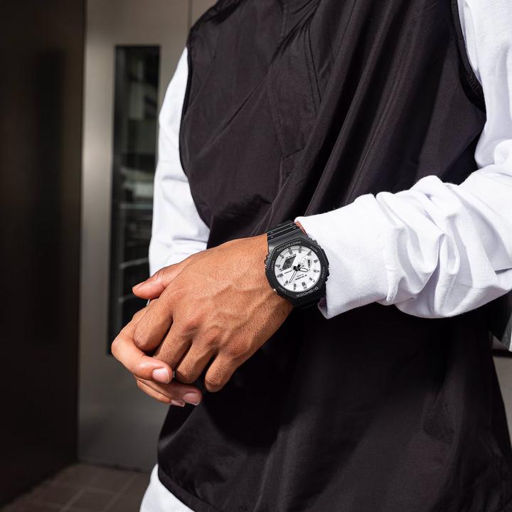 Image du produit G-Shock GA-2100WD-1AER (Montre analogique, Chronographe, 45 mm)