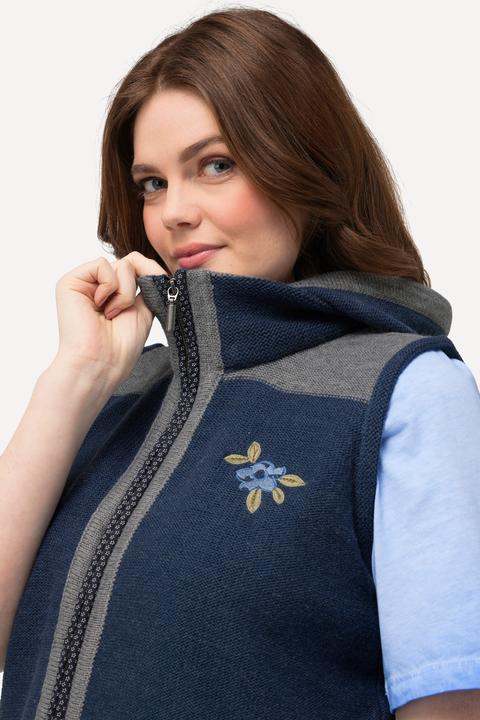 Immagine prodotto Ulla Popken Gilet smanicato in maglia in tradizionale stile Tracht con cappuccio staccabile e fascia (42, 44)