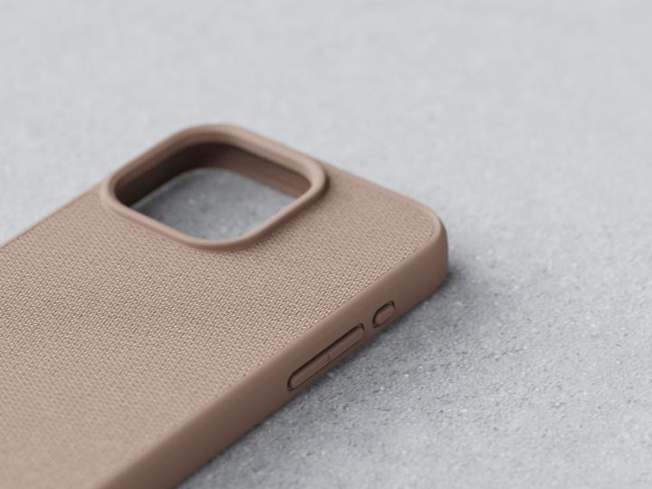 Produktbild Njord Hard-Cover Fabric MagSafe Case Pink Sand (Apple iPhone 15 Pro Max)