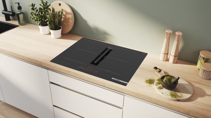 Actual product image Bosch Hausgeräte Series 6, hob with extractor hood (induction), 70 cm, frameless surface-mounted, PVQ711H26E