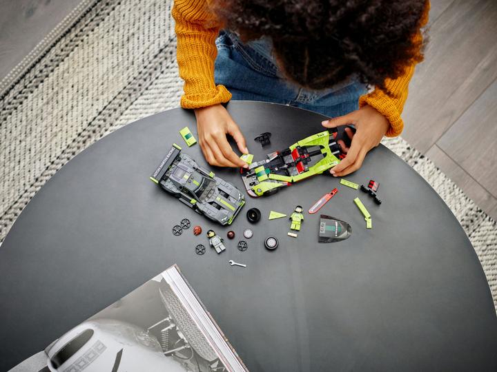 Immagine prodotto LEGO Aston Martin Valkyrie AMR Pro & Aston Martin Vantage GT3 (76910, LEGO Speed Champions)