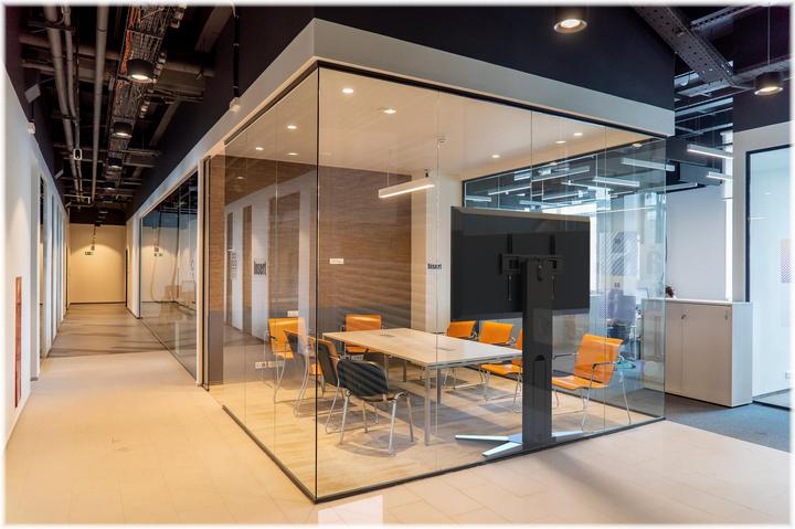 Produktbild Vision F50 Motorised y Floor stand (130 kg, 47" - 90")