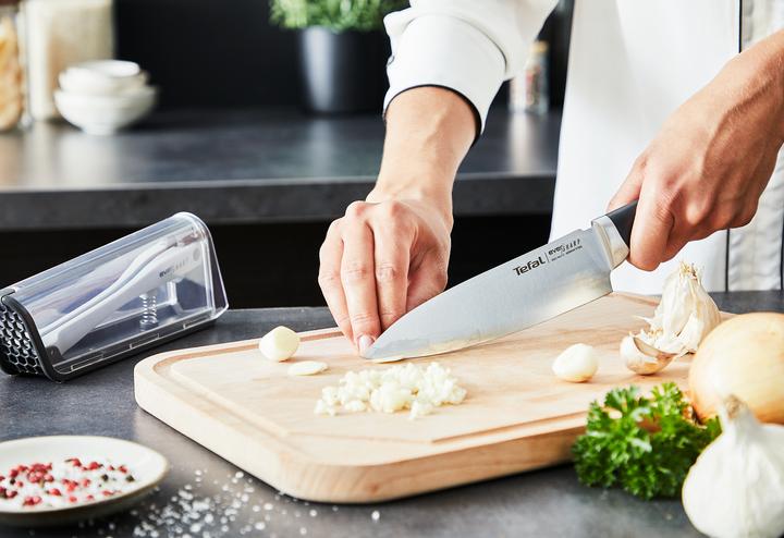 Actual product image Tefal Ever Sharp Chef's Knife with Knife Sharpener Case (16.50 cm)