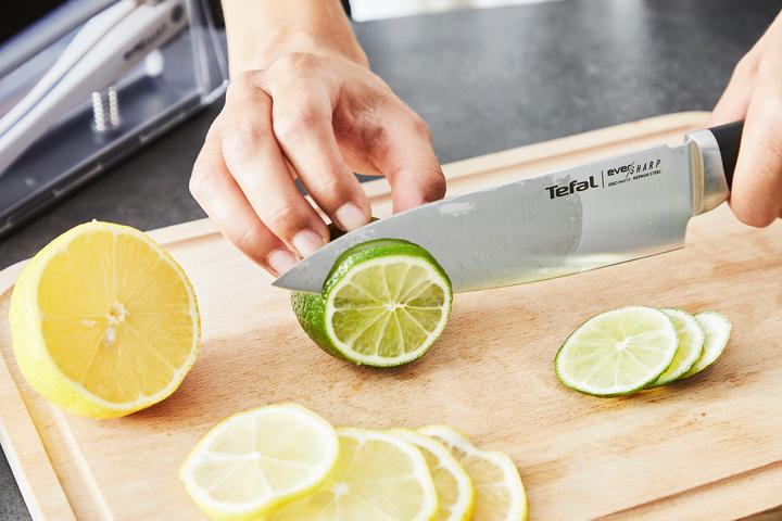 Actual product image Tefal Ever Sharp Chef's Knife with Knife Sharpener Case (16.50 cm)