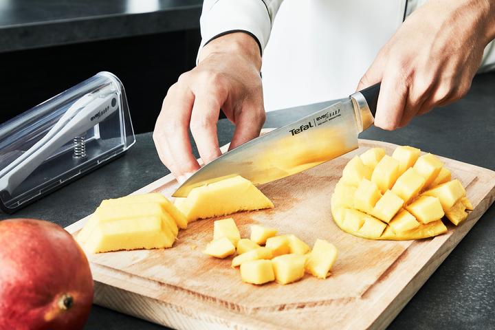 Actual product image Tefal Ever Sharp Chef's Knife with Knife Sharpener Case (16.50 cm)