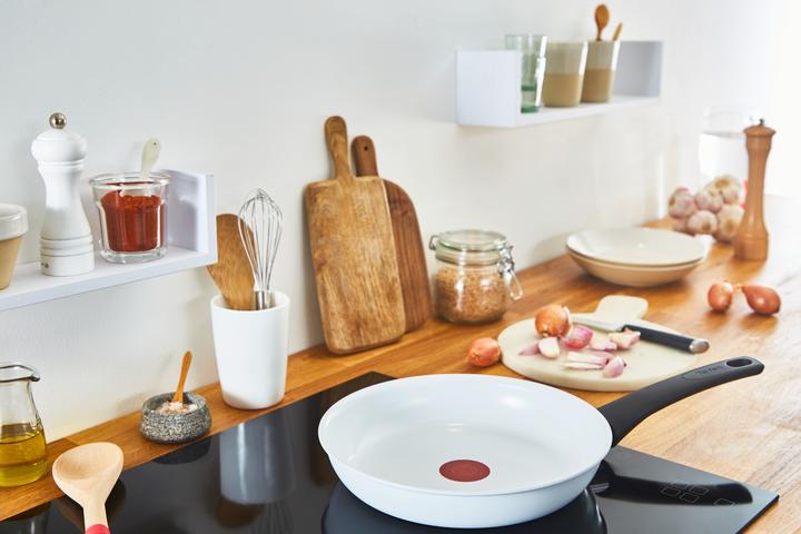 Produktbild Tefal Ceramic Control (24 cm, Bratpfanne, Aluminium)
