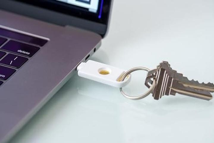 Actual product image Identiv uTrust FIDO2 NFC Security Key