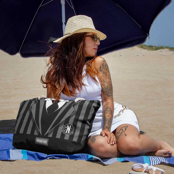 Immagine prodotto Karactermania MERCREDI - Uniforme - Sacca da spiaggia '52x37x17cm'