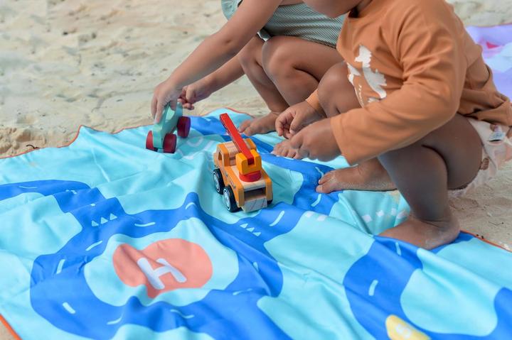 Actual product image Lumarko QUUT Dwustronny recznik plazowy PlayTowels L (180 x 100cm) Road (180 x 100 cm)