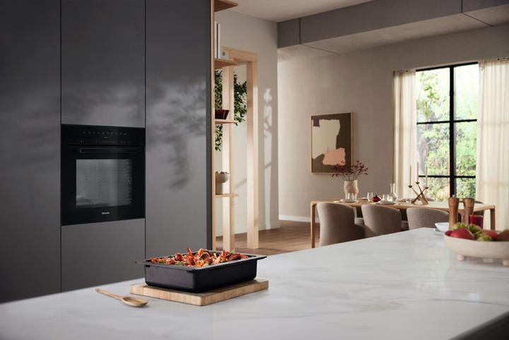 Actual product image Miele Oven in perfectly combinable design with plain text display and pyrolysis. H 7260 BP
