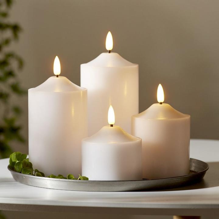 Actual product image Star Trading LED candle Pillar flame 7.5 cm x 12 cm, White (1x)
