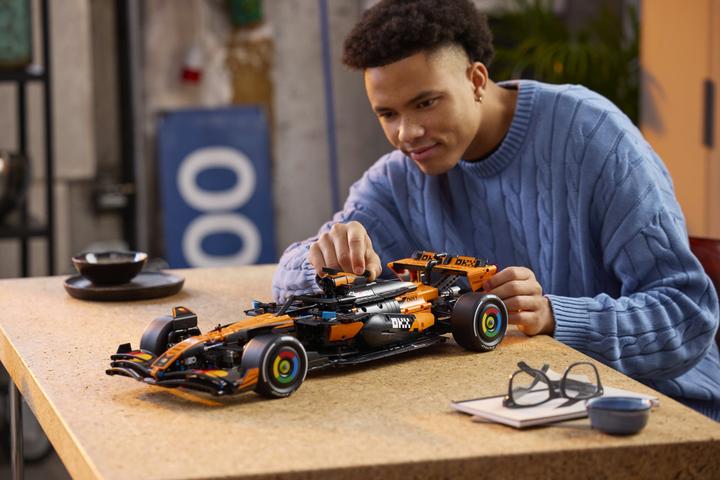 Actual product image LEGO McLaren MCL39 F1 racing car (LEGO Technic)
