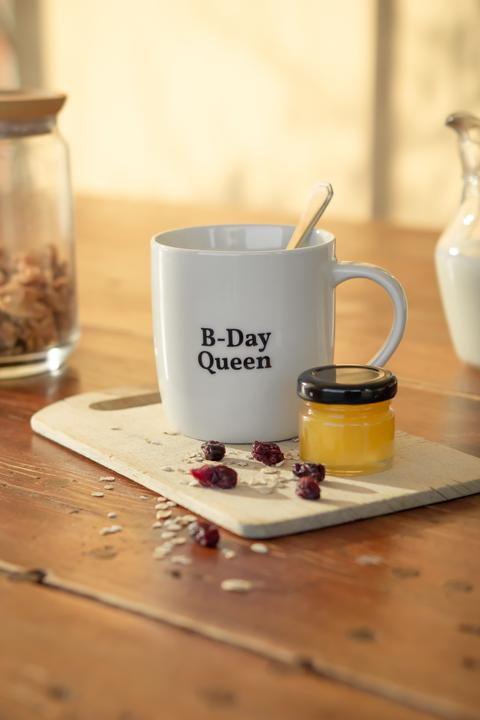 Produktbild Arthur & Gusti Tasse - B-Day Queen (350 ml, 1x)