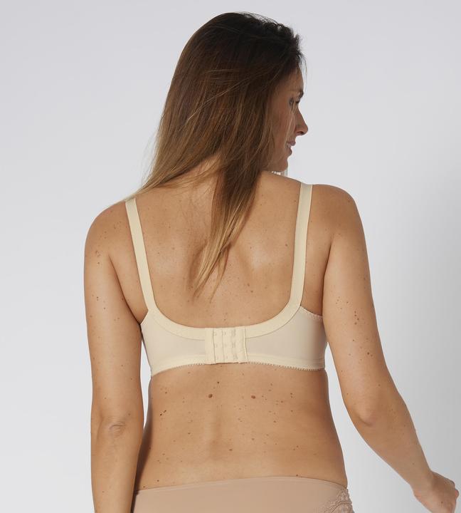 Actual product image Triumph Claudette 104 N X (Single pack, 80 C)