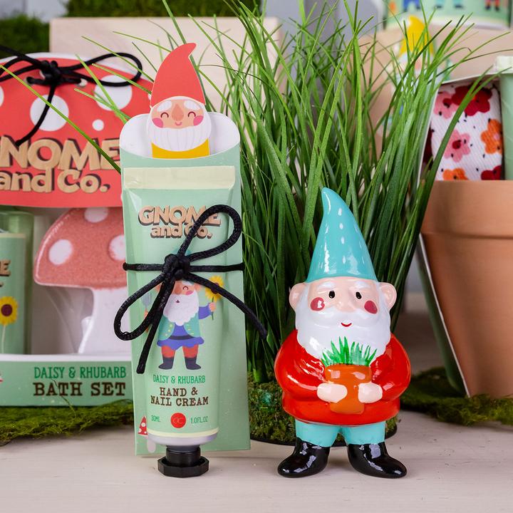 Produktbild Accentra Handpflegeset GNOME & CO. in Geschenkbox, inkl. 30ml Hand- & Nagelcreme, Nagelfeile, Duft: Daisy & R
