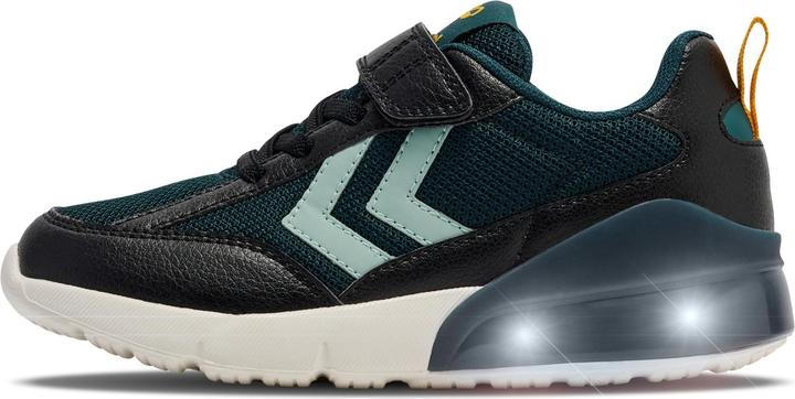 Reflecting Pond, Schwarz