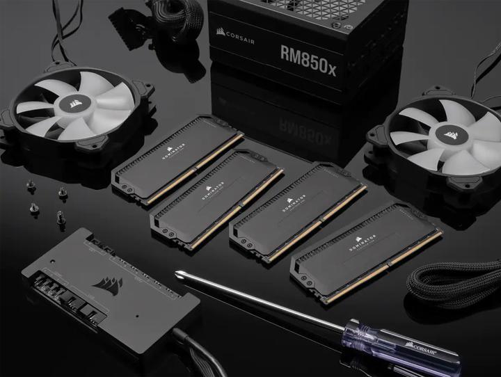 Productafbeelding Corsair D532GB 6400-32 Dominator Plat. bk K2 COR XMP (2 x 16GB, 6400 MHz, DDR5 RAM, DIMM 288 pin)