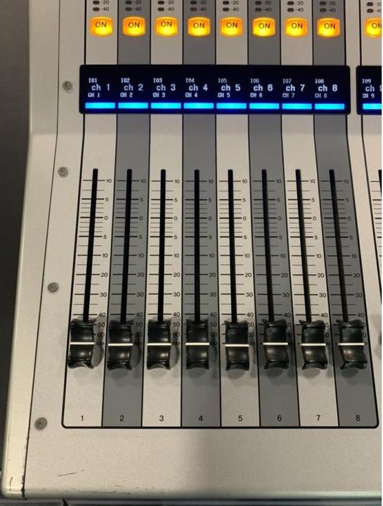 Yamaha TF1 (Studio- and Livemixer)