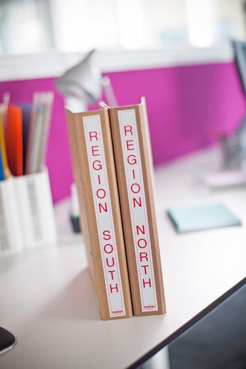 Actual product image Brother Tze-252 (2.40 cm, White, Red)