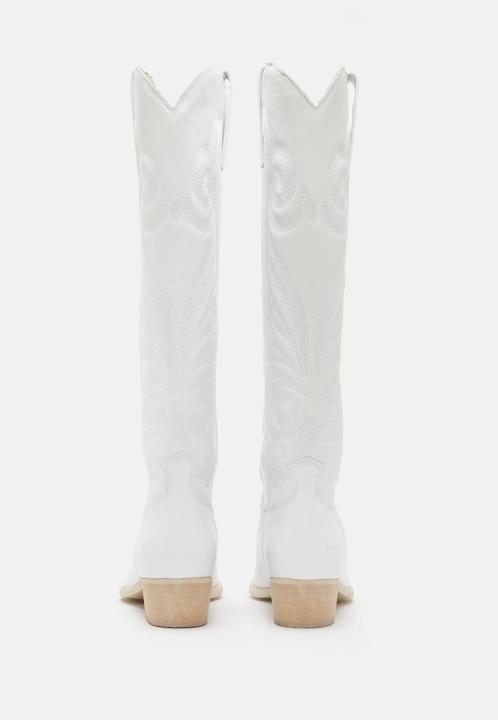 Actual product image Felmini The cowboy boot with heel from, is characterised by beautiful embroidery on the shaft (37)