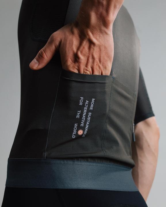 Actual product image Isadore Alternative (M)