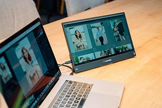 Produktbild Verbatim Portable 14" FHD Touch Monitor LIGHT incl. Power Bank 5000mAh (1920 x 1080 Pixel, 14")