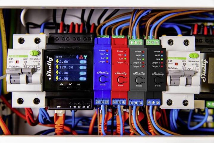 Actual product image Shelly Pro 2 (Switch actuator)