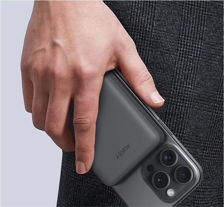 Actual product image Aukey MagFusion Slim (10000 mAh, 20 W, 38.50 Wh)