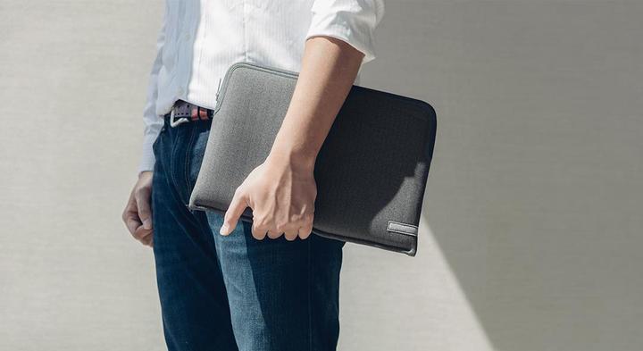 Productafbeelding Moshi Pluma Laptophoes voor MacBook Pro/Air 13" (2020) - Visgraat Grijs (13", Appel)