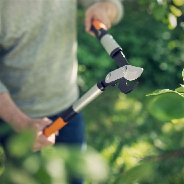 Produktbild Fiskars Astschere Bypass PowerGearX LX